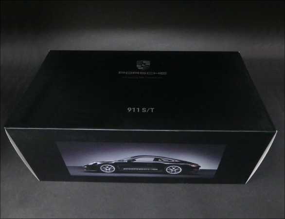 1:18 Porsche 911 992 S/T BlackEdition 911/ Spark inkl OVP Vitrine